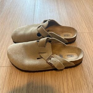BIRKENSTOCK Boston Clog - Taupe Suede
